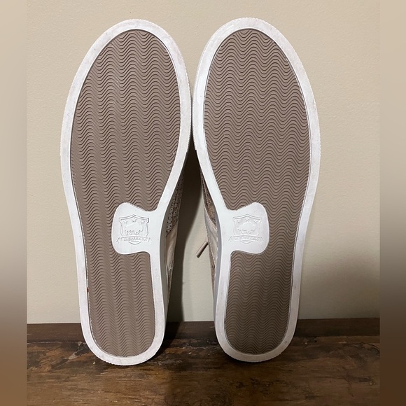 Trask Cream Sneakers Classic Low-Top Design - Picture 8 of 9